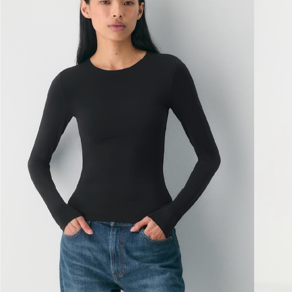 Aritzia Original Contour Crew Longsleeve